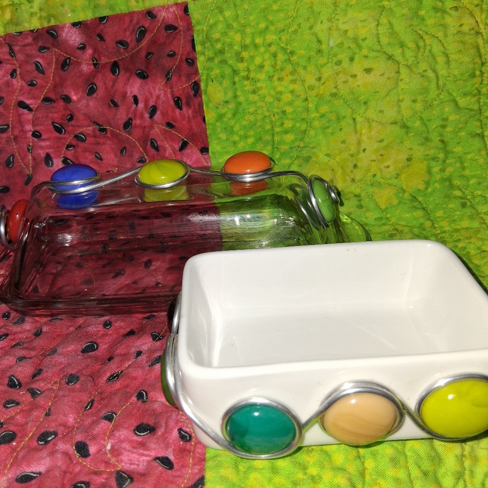2 GORGEOUS PIECES OF TWISTED METAL DESIGNED BUTTER DISH AND BUTTER PAT DISH.